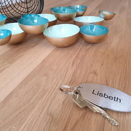 Beim Hooch. Lisbeth Brucktal