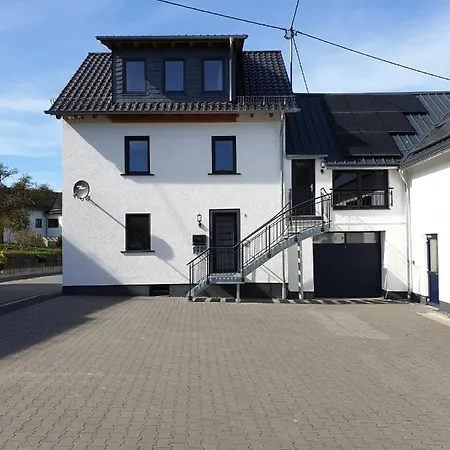 Beim Hooch. Lisbeth * Brucktal